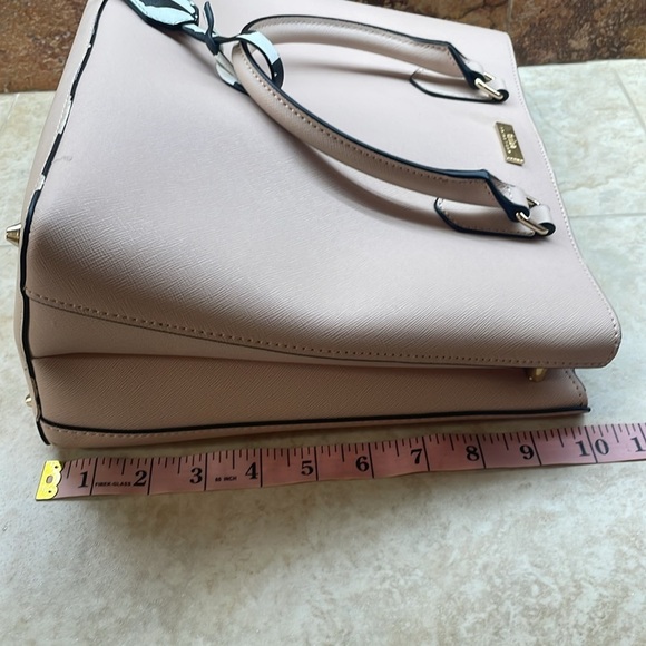 Trina Turk Beige PVC Structured Tote Bag Black White Pink Interior Gold Hardware - Picture 12 of 16